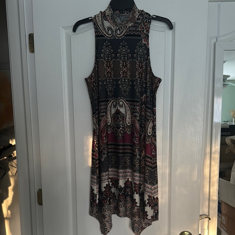 Elegant Sleeveless Patterned Dress